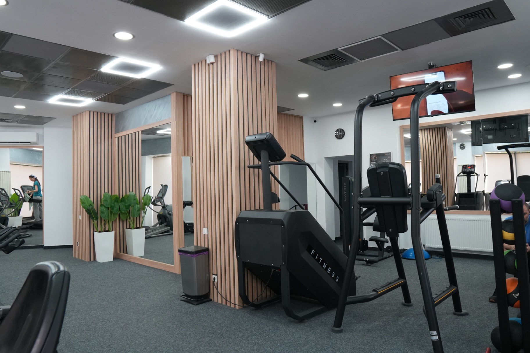 Sală Fit Temple – zonă cardio și aparate Octane Fitness